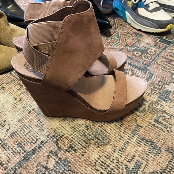 Vince Camuto platform - Picture 2 of 4